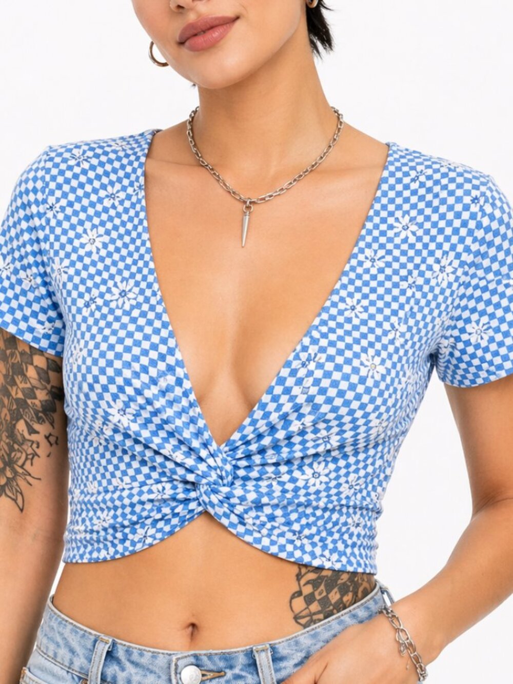 Medium womens crop top. Short sleeve tee, plunging neck, twist front. Boho y2k